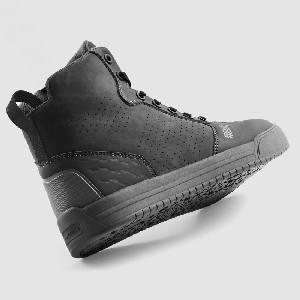 BOTA REBELHORN SPIKE NEGRA