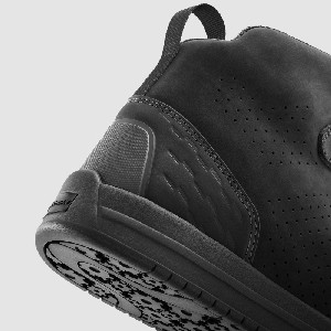 BOTA REBELHORN SPIKE NEGRA