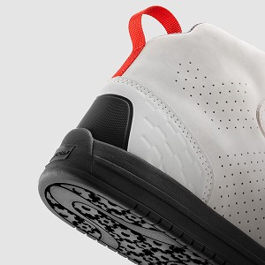 BOTA REBELHORN SPIKE BLANCA 