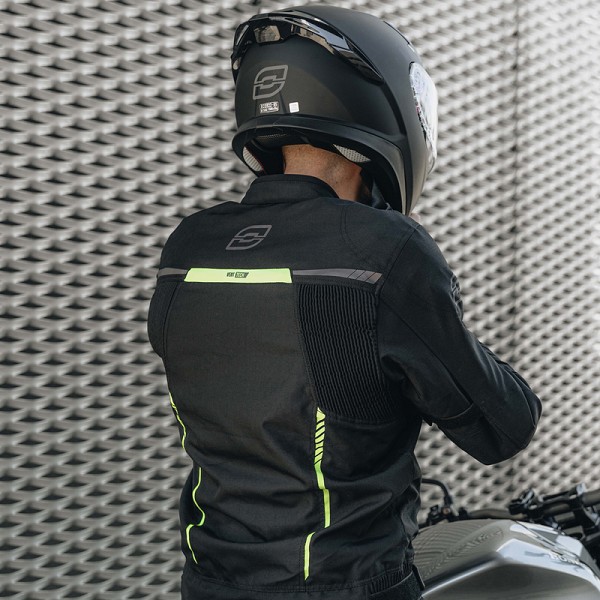 CHAQUETA OZONE DELTA IV NEGRA Y FLUOR