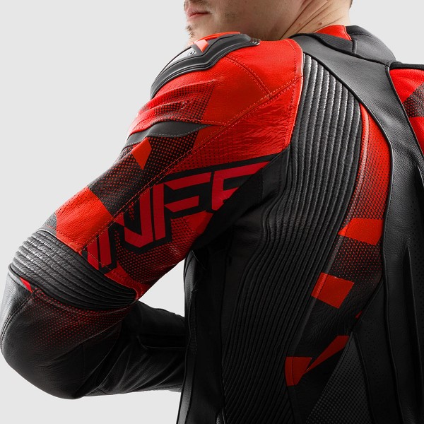 CHAQUETA REBELHORN INFERNO NEGRA Y ROJA