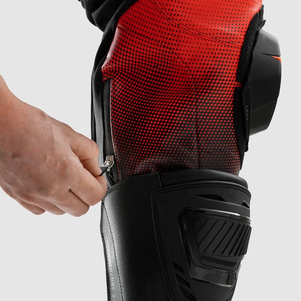 PANTALON REBELHORN INFERNO NEGRO, ROJO Y AZUL