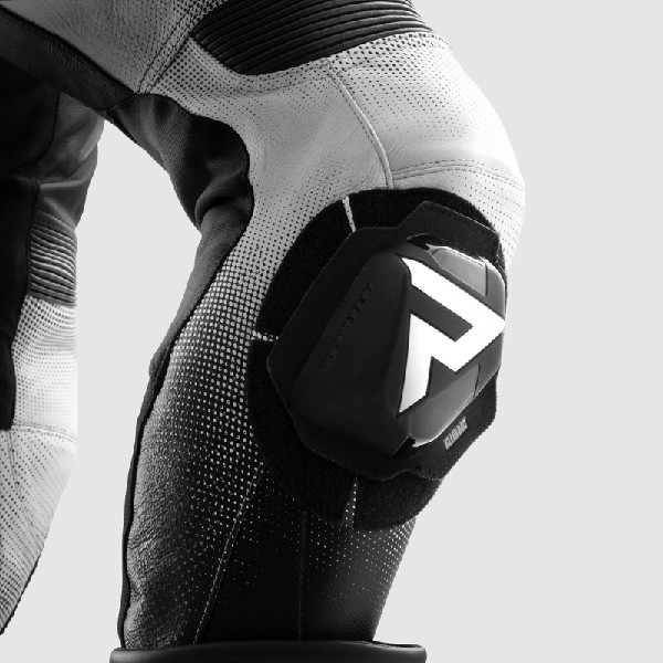 PANTALON REBELHORN INFERNO NEGRO Y BLANCO