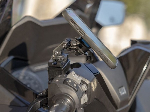 SOPORTE SMARTPHONE DEPÓSITO DE LÍQUIDO DE FRENO V2 QUAD LOCK